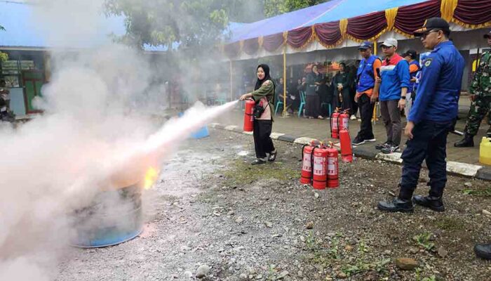Pertamina Latih Warga Maros Hadapi Bencana Kebakaran