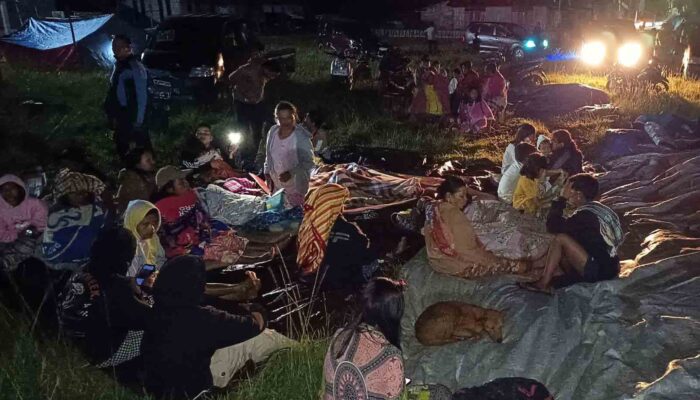 Takut Gempa Susulan, Warga Tolambo Mengungsi di Lapangan Desa