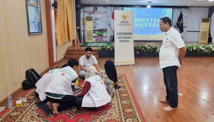 Peringati Hari Pengayoman ke-80, Kemenkum Sulteng Khitan Anak-Anak Palu