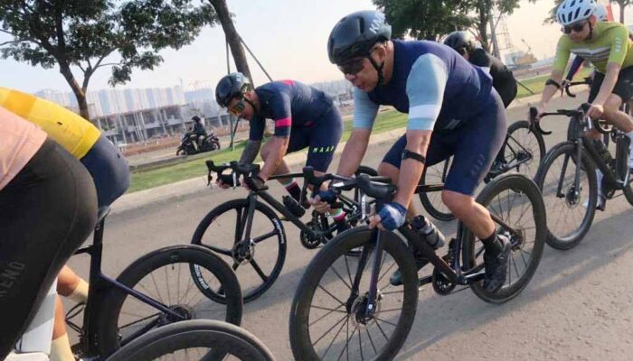 Ahmad Ali Ajak Kader PSI-Masyarakat Hemat Energi dengan Bersepeda di Tengah Ancaman Krisis Global