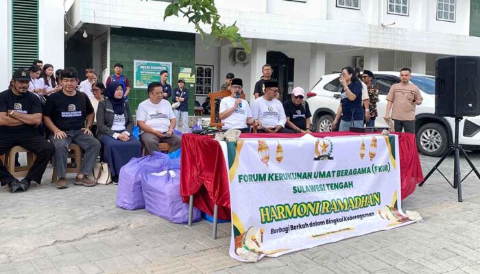 Harmonisasi Ramadan, FKUB Sulteng dan Pemuda Lintas Agama Berbagi 1.000 Takjil di Palu