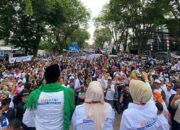 Ribuan Pendukung Berjalan Kaki Antar Anwar-Reny Mendaftar ke KPUD 