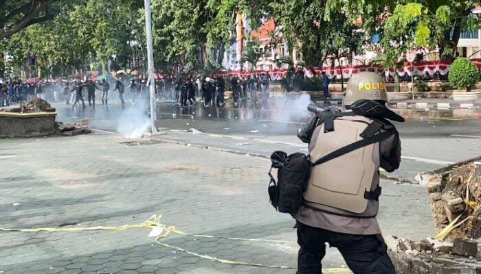 Penanganan Unjuk Rasa Kepolisian dengan Kekerasan Tidak Dibenarkan