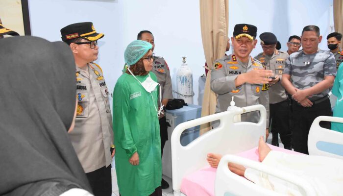 Kapolda Perintahkan Perawatan Maksimal untuk Korban Unjuk Rasa di Palu