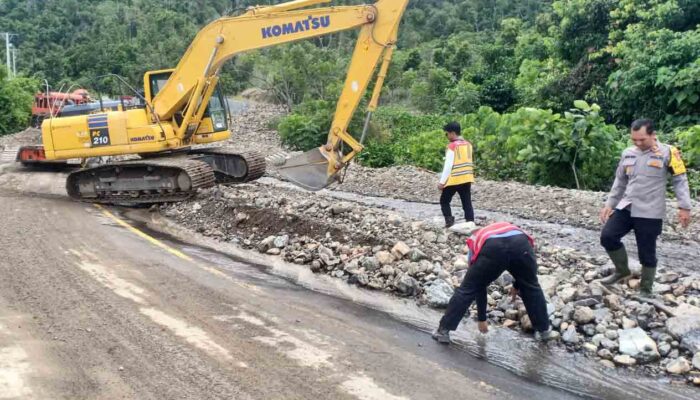 Jalan Trans Desa Podi Sudah Bisa Dilewati Pasca Longsor
