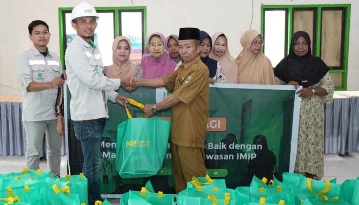 Perkuat Kepedulian Sosial, IMIP Salurkan Bantuan di 12 Desa