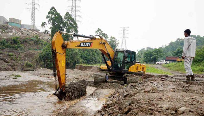 Tangkal Banjir, IMIP Keruk Sedimen Sungai Lamorafu dan Lalampu