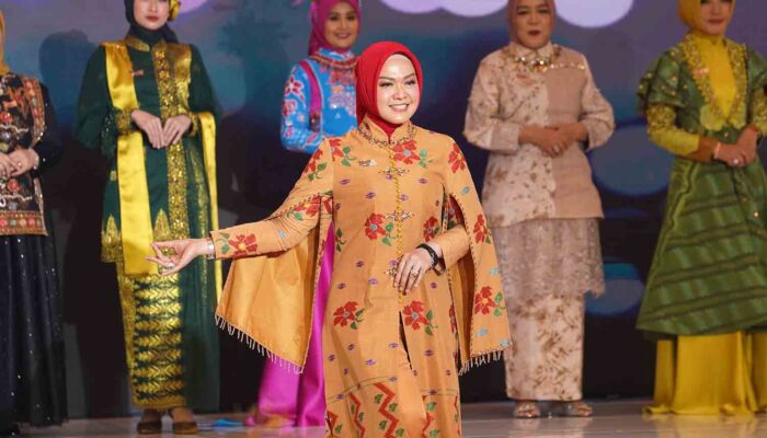 Wastra Palu Jadi Sorotan di Ladies Program APEKSI Surabaya