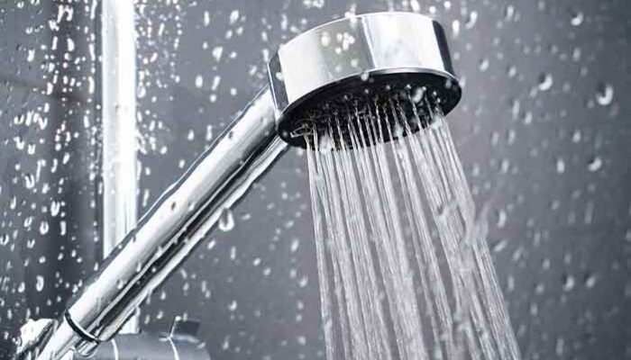 Hati-Hati! Ini Dampak Negatif Mandi Malam bagi Kesehatan