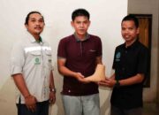 IMIP Bantu Karyawan Disabilitas dengan Kaki Palsu Baru