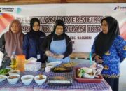 Pertamina Latih Perempuan Parepare Produksi Bandeng Presto Siap Jual