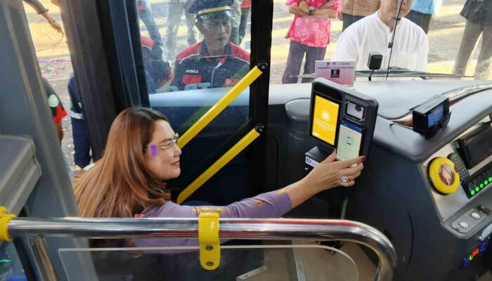 QRIS Tap Mudahkan Warga Bayar BRT, Donggala Jadi Pelopor