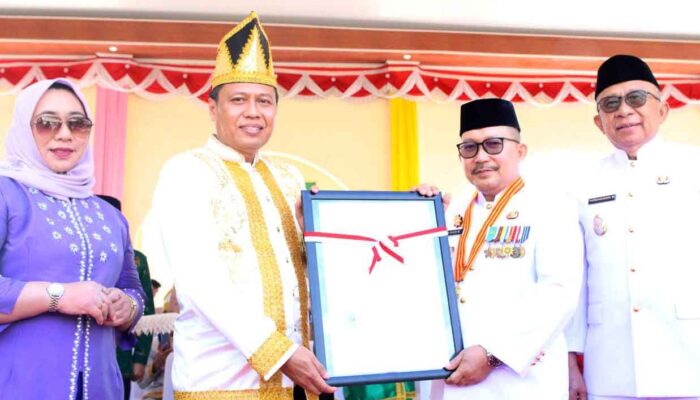 Kemenkum Sulteng Kasih Kado Sertifikat KI ke Pemkab Banggai 