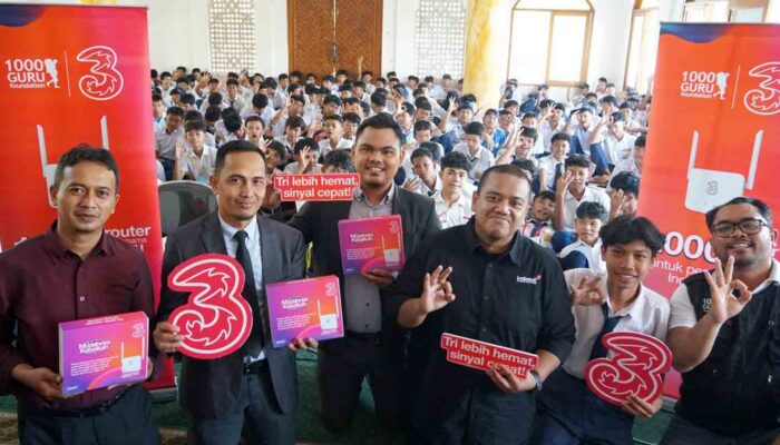 Tri Salurkan 1.000 Router Internet ke Sekolah Pelosok Indonesia