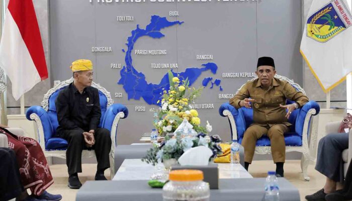 Anwar Hafid: Adat Harus Jadi Pilar Pembangunan Daerah
