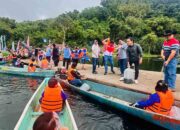 Pensiunan Pertamina Ikut Rawat Danau Tondano dengan Tebar Ikan