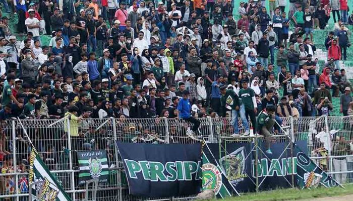 Suporter Sesalkan Persipal Gagal Main Perdana di Stadion Gawalise