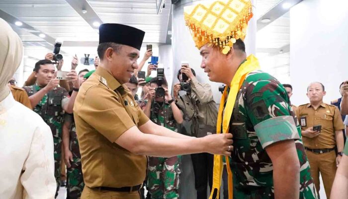 Prosesi Adat Kaili Sambut Kedatangan Pangdam XXIII/Palaka Wira