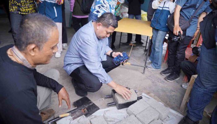 Pertamina “Sulap” Sampah Jadi Paving Blok, Wali Kota Apresiasi