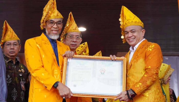 Kota Palu Dapat Kado Sertifikat HKI dan Penghargaan Hukum