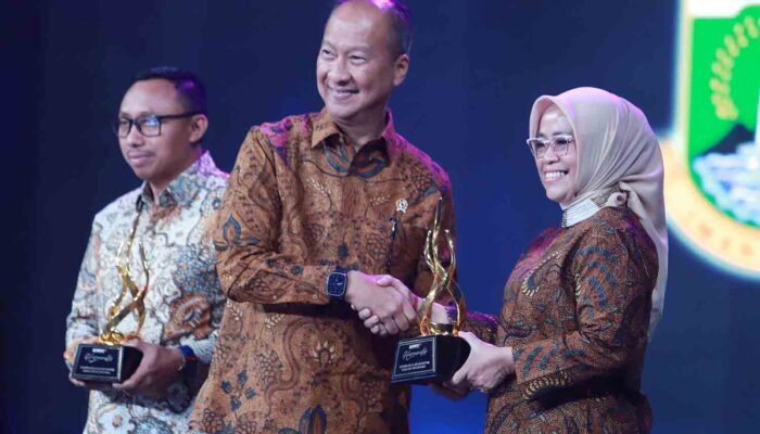 Kompas TV Anugerahkan Sulteng sebagai Daerah Peduli Iklim Investasi