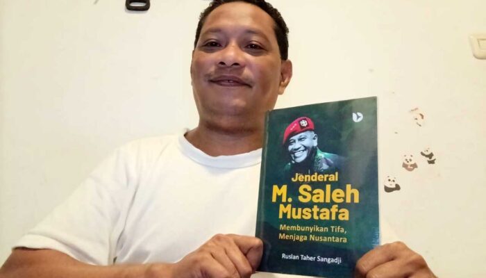 Ruslan Sangaji Bukukan Kisah Pengabdian Jenderal M Saleh Mustafa