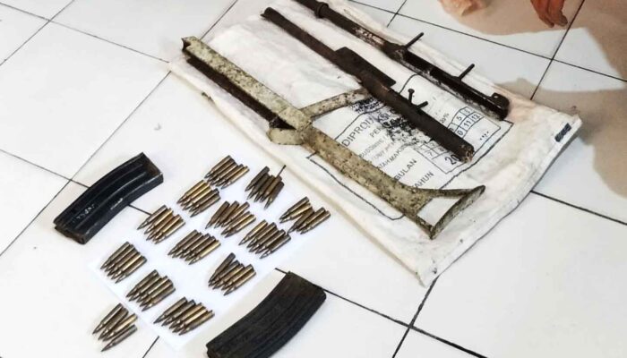 Warga Poso Serahkan Amunisi dan Senjata Rakitan ke Polisi