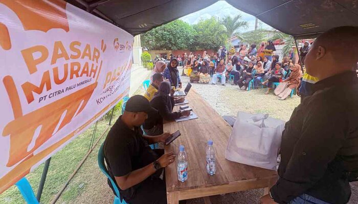 Pasar Murah PT CPM Bantu Warga Poboya Menjelang Nataru