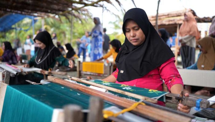 Ekonomi Penenun Donggala Diperkuat, Pemprov Gelontorkan Bantuan Modal 2026
