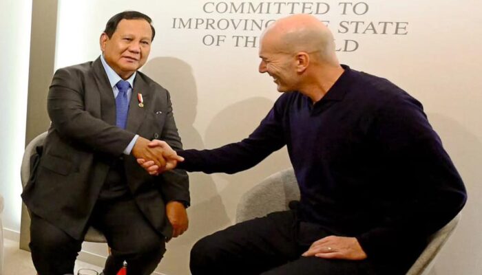 Prabowo Bertemu Zidane Bahas Masa Depan Sepak Bola Indonesia