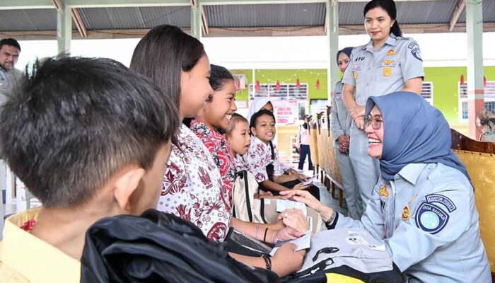 1 Tahun Danantara, Jasa Raharja Bagi 2.000 Paket Perlengkapan Sekolah di Gorontalo