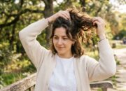Sembilan Tips Praktis Mengatasi Rambut Kering di Rumah