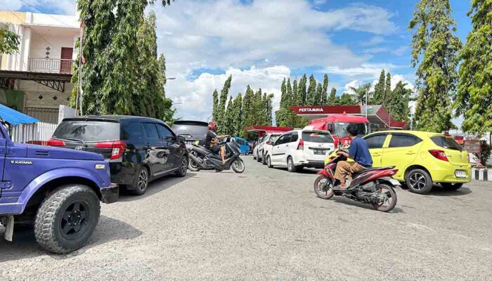 Warga Palu Panik Massal, Serbu SPBU Hingga Antrean Mengular