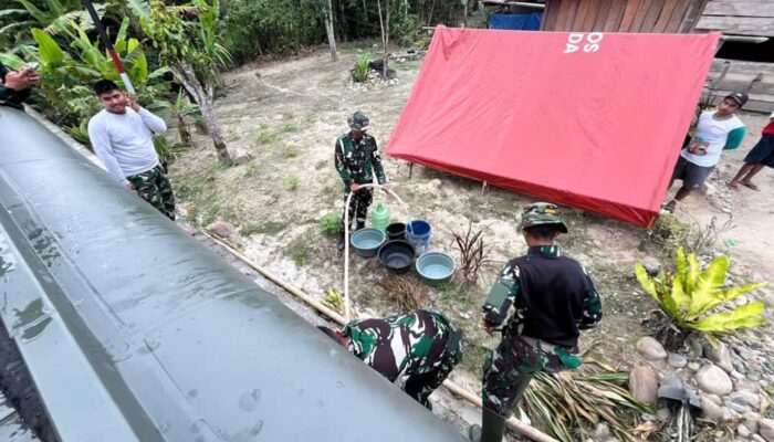 Warga Terdampak Gempa Sigi Kesulitan Air, TNI Turun Tangan