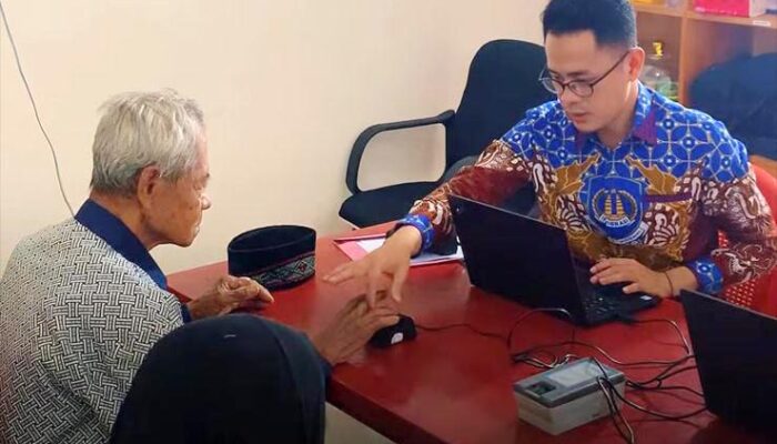 Dekatkan Pelayanan, Imigrasi Palu Sasar Pemohon Paspor di Pelosok Desa Poso