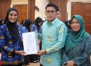 Bupati Parimo Serahkan SK PNS 100%, Minta Pegawai Junjung BerAKHLAK