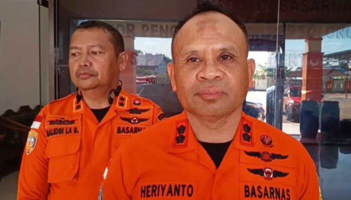 11 Wisatawan Asing dan Satu Kru Selamat, Nahkoda Masih dalam Pencarian