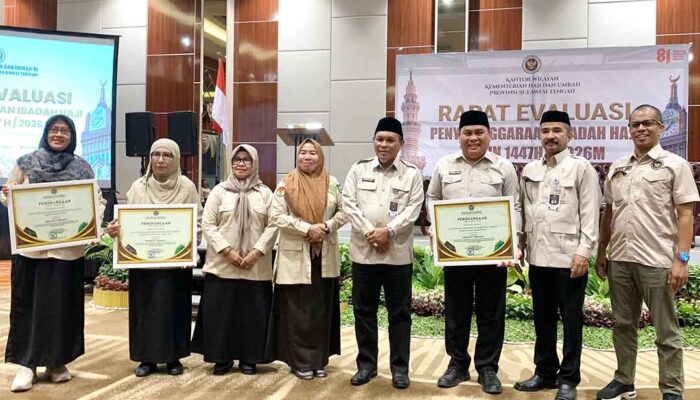 Kemenhaj Sulteng Beri Penghargaan Penyelenggara Haji Terbaik kepada Poso, Touna, dan Morowali