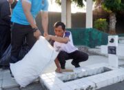 Rawat Nilai Gotong Royong, Kanwil Ditjenpas Sulteng Bersihkan Makam Pahlawan