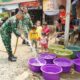 Kerahkan Puluhan Tangki, Kodam Palaka Wira Kirim Bantuan Air Bersih Hingga ke Pelosok Desa