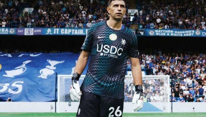 Emi Martinez Pakai Nomor Punggung 1 di Chelsea, Siapkan Kompensasi untuk Fans