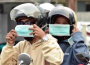 Tanggap Kabut Asap, PFI Palu Bagikan Masker Gratis Kepada Pengendara